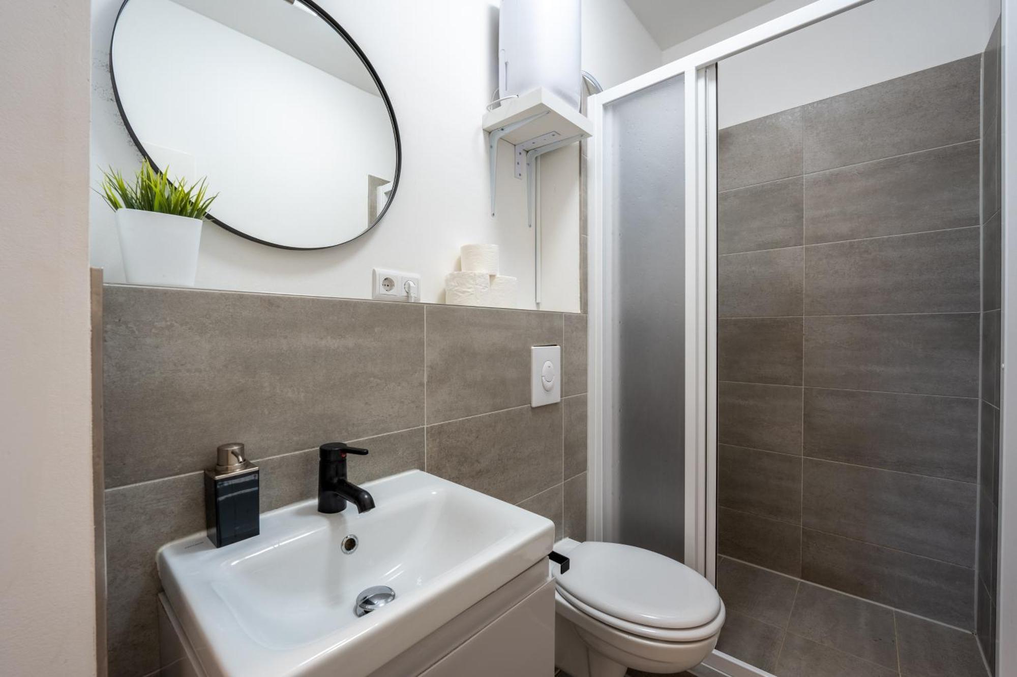 Modern, Central Flat With Workspace Berlin Exterior foto