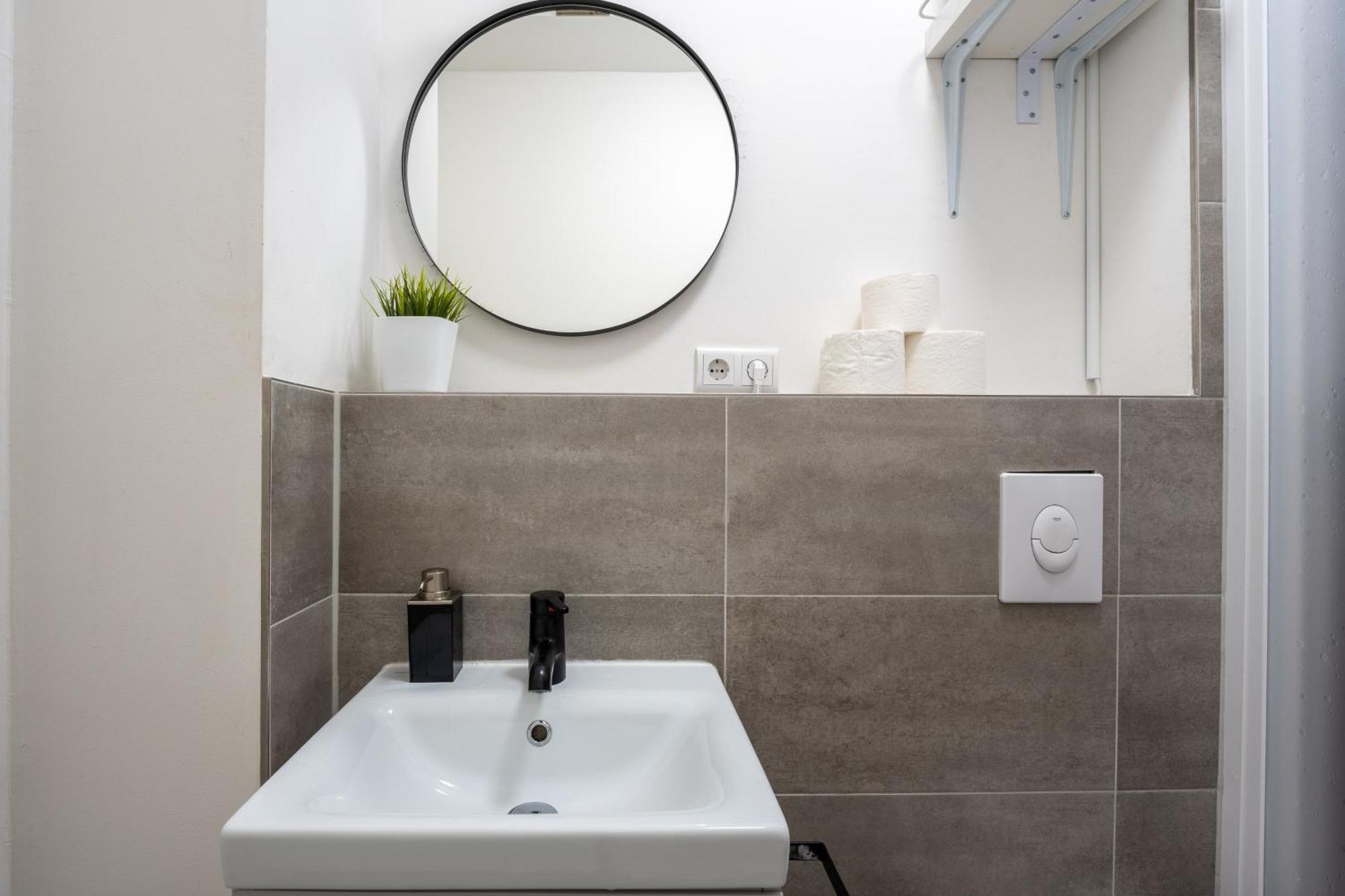 Modern, Central Flat With Workspace Berlin Exterior foto